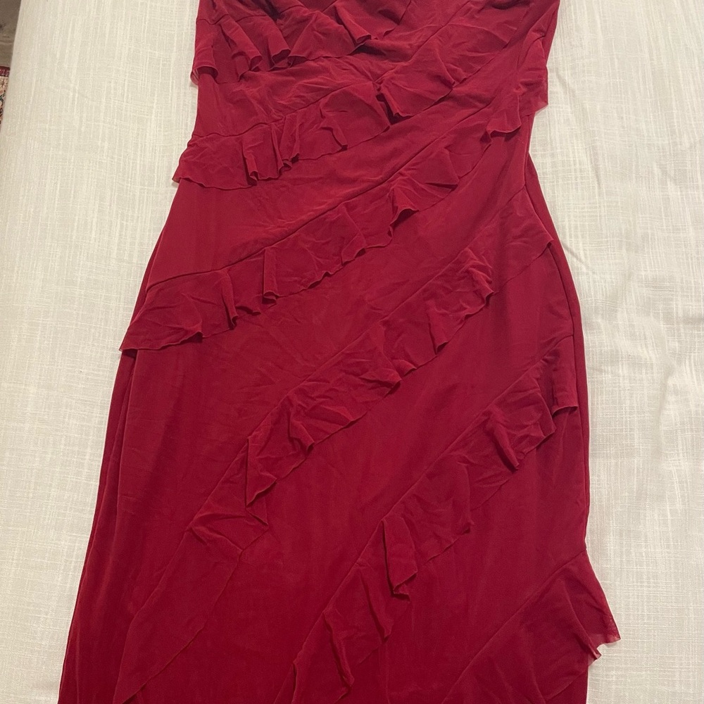 Elegant Red Ruffled Dress - Picture 1 of 2